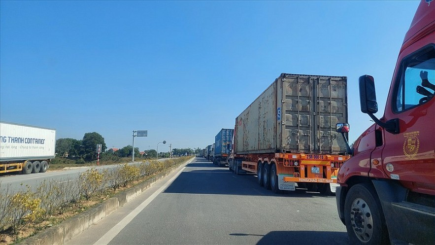 Mo lai cua khau Mong Cai: Moi ngay co hon 200 luot thong quan