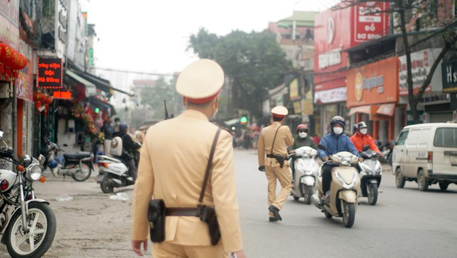 Trong đó, theo ghi nhận của phóng viên, các trường hợp bị xử lý chủ yếu không đội mũ bảo hiểm và vi phạm nồng độ cồn.