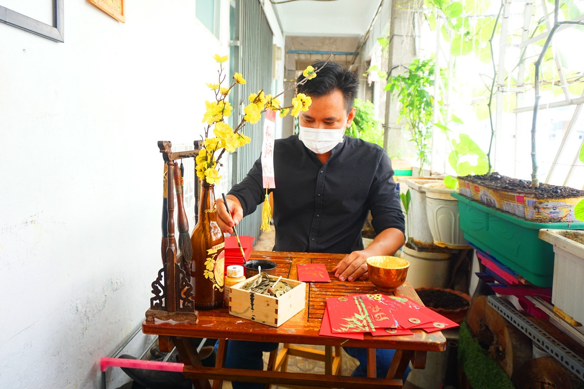 Phong bao còn tượng trưng cho sự kín đáo, không so bì hơn thua, tránh dẫn đến những xích mích không đáng có.