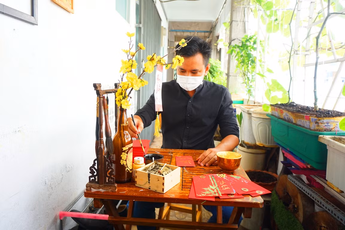 Phong bao còn tượng trưng cho sự kín đáo, không so bì hơn thua, tránh dẫn đến những xích mích không đáng có.