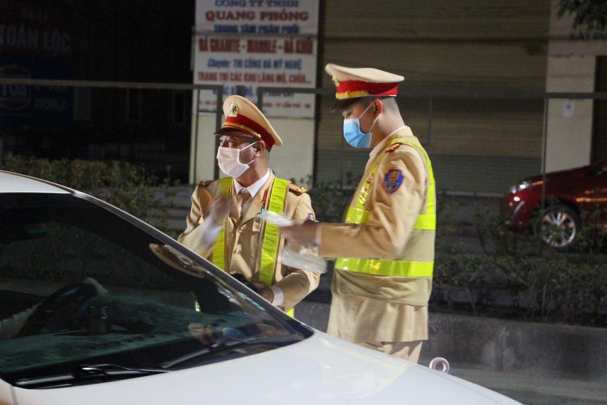 Trung tá Phạm Như Thịnh - Phó trưởng phòng CSGT đường bộ, đường sắt, Công an tỉnh Quảng Ninh cho biết: "Từ nay đến hết ngày 14/02/2022, đơn vị sẽ huy động tối đa lực lượng, phương tiện, tuần tra, kiểm soát vào nhiều khung giờ khác nhau; kết hợp chặt chẽ giữa xử lý vi phạm với tuyên truyền, nâng cao ý thức chấp hành Luật giao thông cho người dân."