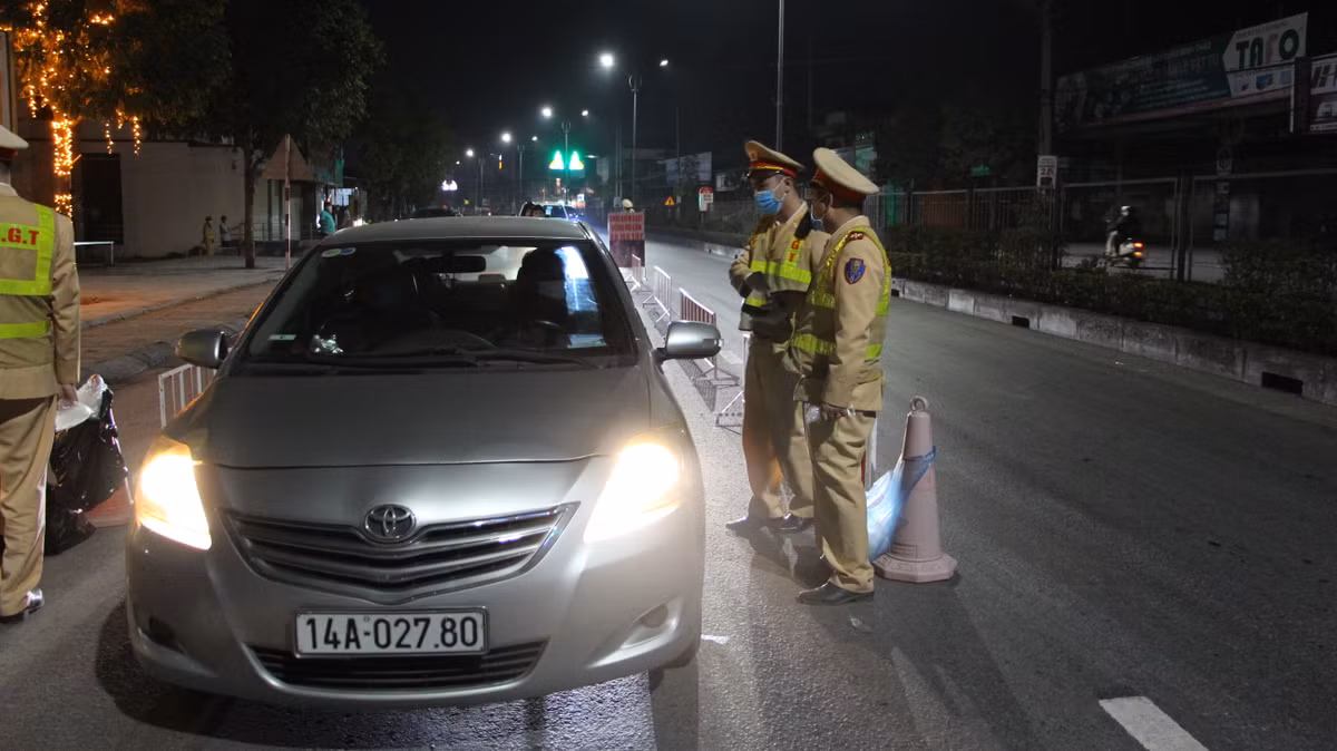 Ghi nhận của PV tại 1 chốt kiểm soát đêm 6/1, có khá nhiều trường hợp vi phạm nồng độ cồn...