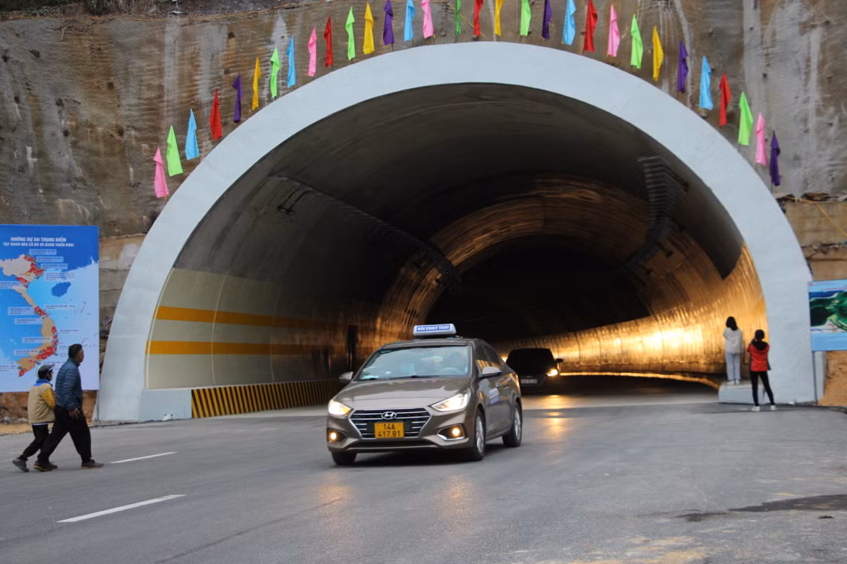 Nguoi dan Quang Ninh do xo 