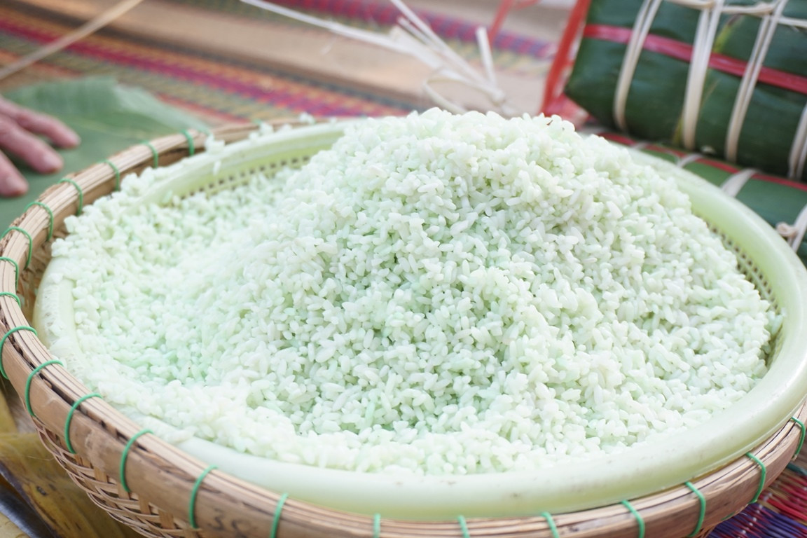 Nguyên liệu làm bánh được bà tuyển chọn kỹ lưỡng.