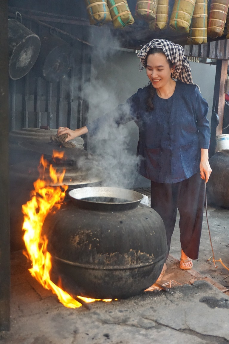 Bánh tét của cụ Ích không chỉ nổi tiếng với người TP HCM mà ngay cả người nước ngoài cũng đến để thưởng thức. Cụ cho biết, tâm nguyện cụ là truyền nghề lại cho cậu con trai út tiếp tục sự nghiệp, duy trì thương hiệu.