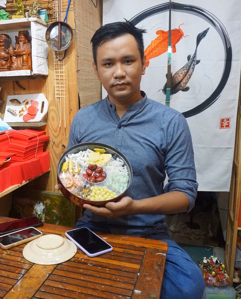 Tram tro truoc bo suu tap mut Tet bang dat set khoi day gia tri xua