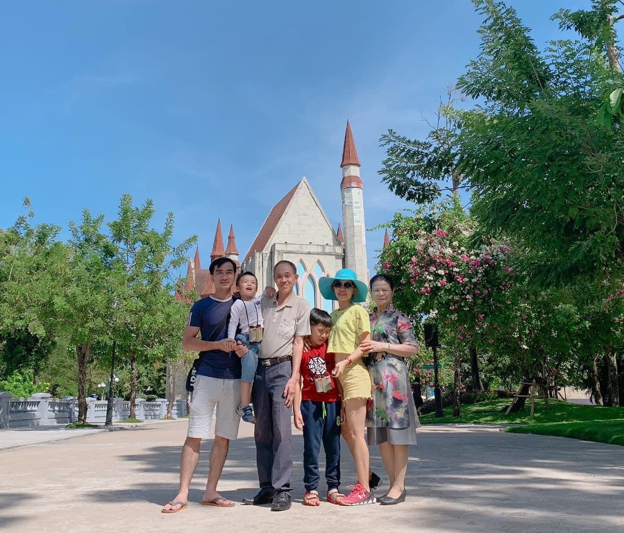 Tet xa que, ban khoan khong biet nen o hay ve?!