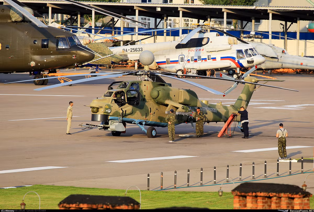 Mi-28NM là phiên bản cải tiến mạnh trên cơ sở mẫu Mi-28N "Night Hunter" (Thợ săn đêm) với khả năng tác chiến hiệu quả trong mọi điều kiện thời tiết, cả ban ngày và ban đêm bằng sự nâng cấp mạnh mẽ trang bị cảm biến, radar.