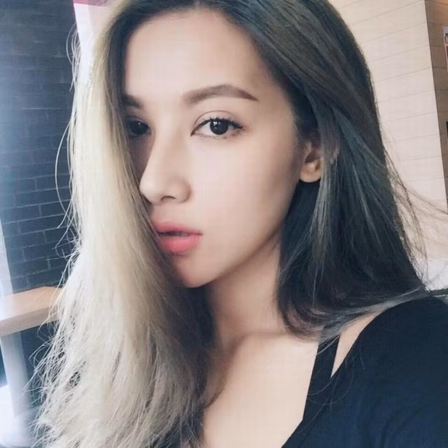 Sau tìm hiểu, cư dân mạng đã tìm ra được tung tích của người đẹp ngủ gật, đó chính là Emmy Nguyễn (sinh năm 1991), một "gái lai xịn" với 3 dòng máu Úc, Thái và Việt. Cũng từ đây, cô nàng được mọi người nhớ tới với danh xưng nghe khá kêu: “Tây Thi ngủ gật”