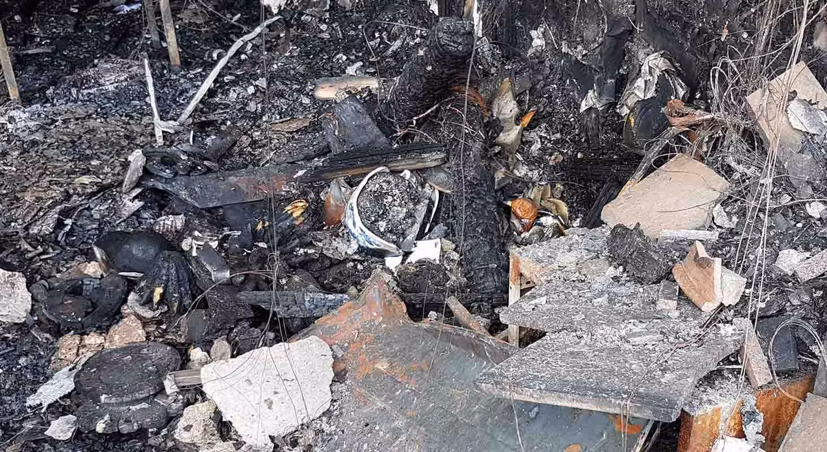 Nhiều đồ đạc bị cháy thành than