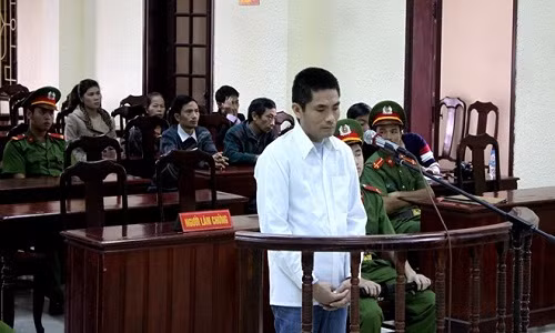 Giot nuoc mat an nan cua nguoi chong tam xang dot vo