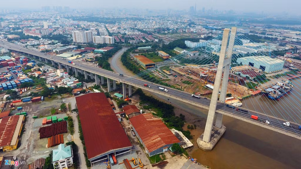 Cầu Phú Mỹ từ khi khánh thành giúp việc lưu thông trên quốc lộ 1A đoạn từ miền Bắc và miền Trung đi Đồng bằng sông Cửu Long qua địa phận TP.HCM được rút ngắn, góp phần làm giảm sự quá tải cho hệ thống giao thông Sài Gòn.