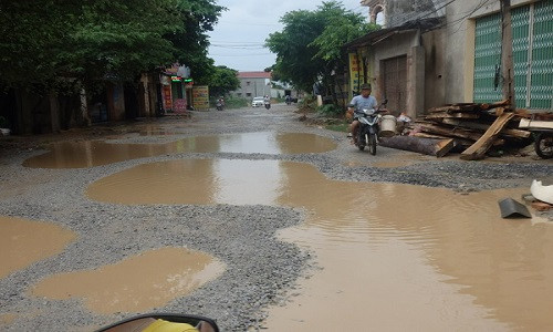 Tỉnh lộ 515 xuống cấp nghiêm trọng. Ảnh: Văn Thanh