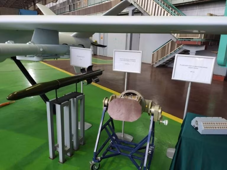 Điều đặc biệt là dòng UCAV này được thiết kế kiểu module nên có thể lựa chọn loại động cơ khác nhau để phù hợp cho từng nhiệm vụ.