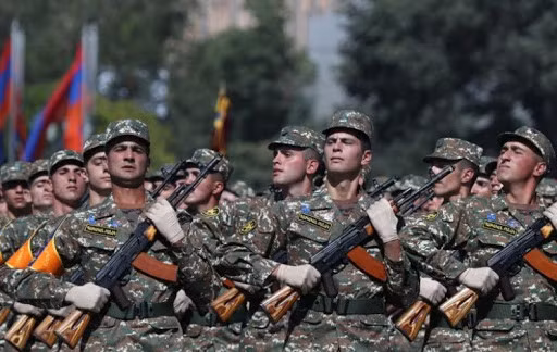 “Chúng tôi có thể tự tin nói rằng nếu quân đội Artsakh cố gắng tấn công lực lượng Azerbaijan thì Baku sẽ ngay lập tức đáp trả, rõ ràng là vai trò của binh sĩ Nga trong nhiệm vụ gìn giữ hòa bình chưa có được sức nặng cần thiết”, chuyên gia lưu ý.