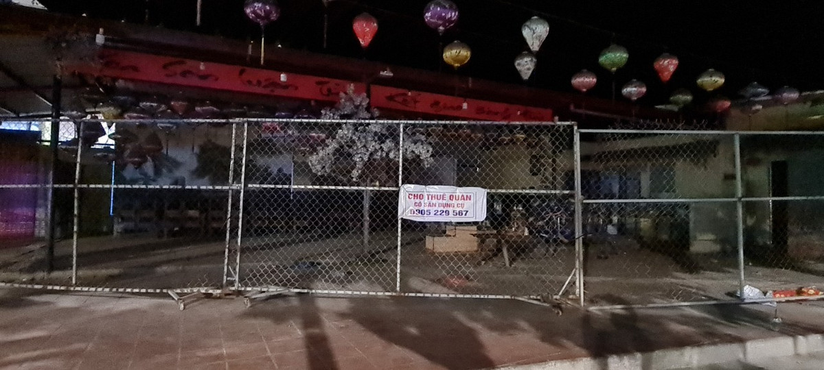 Bên này đã treo bảng cho thuê quán ...