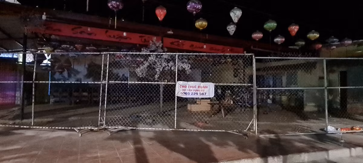 Bên này đã treo bảng cho thuê quán ...