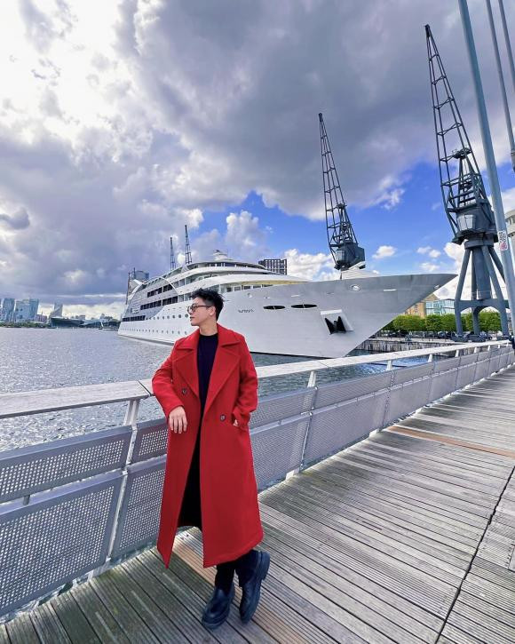 Theo như chia sẻ của Quân A.P, người truyền cảm hứng âm nhạc cho anh chính là nam ca sĩ Tuấn Hưng. Đặc biệt, trong những ngày đầu hoạt động, Quân A.P đã có cơ hội gặp gỡ và trò chuyện cùng thần tượng. Cũng chính nhờ những lời nhận xét của Tuấn Hưng đã giúp anh nhận ra những điểm mạnh và điểm yếu trong giọng hát của mình để có thể hoàn thiện hơn.