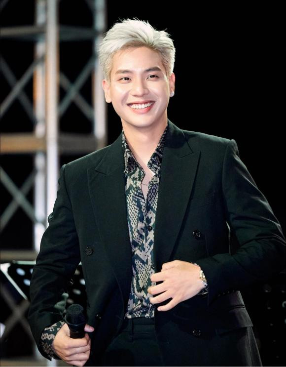 Quân A.P tên thật là Phạm Anh Quân, sinh ngày 24/1/1997 tại Hà Nội.