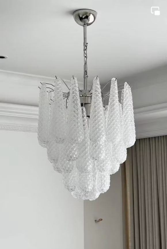 Căn hộ này gồm ba phòng ngủ, có hướng nhìn về trung tâm quận 1. Không gian căn hộ của Đức Phúc cực rộng rãi và sang trọng.