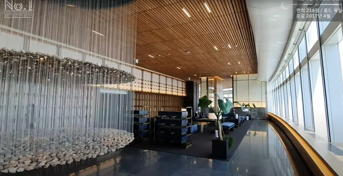 Khu vực sảnh đón khách được thiết kế lộng lẫy và cầu kỳ 