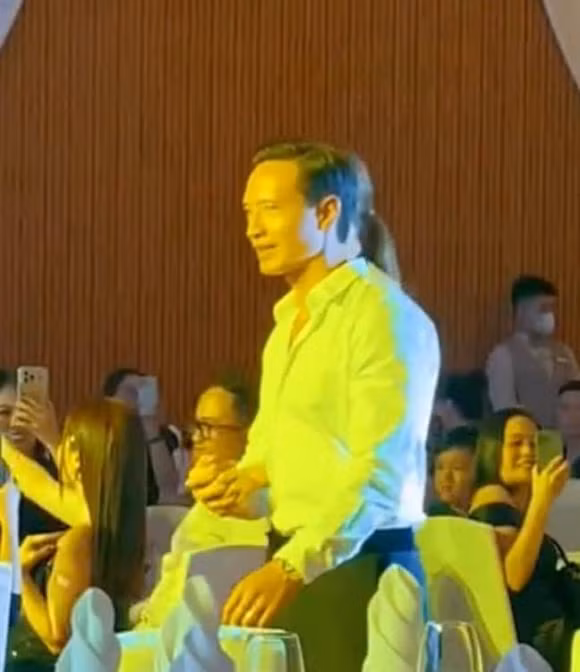 Ha Ho va Kim Ly cung xuat hien tai mot su kien- chuan phong do-Hinh-8