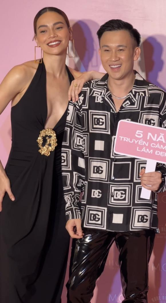 Ha Ho va Kim Ly cung xuat hien tai mot su kien- chuan phong do-Hinh-3