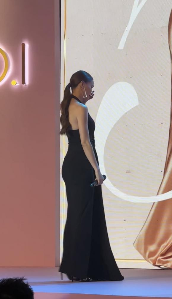 Ha Ho va Kim Ly cung xuat hien tai mot su kien- chuan phong do-Hinh-5