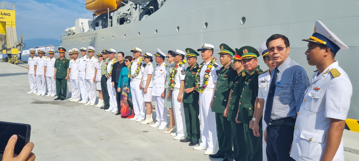 Tàu hải quân Trung Quốc thăm TP. Đà Nẵng - Hình 4 Tau hai quan Trung Quoc tham TP. Da Nang-Hinh-4