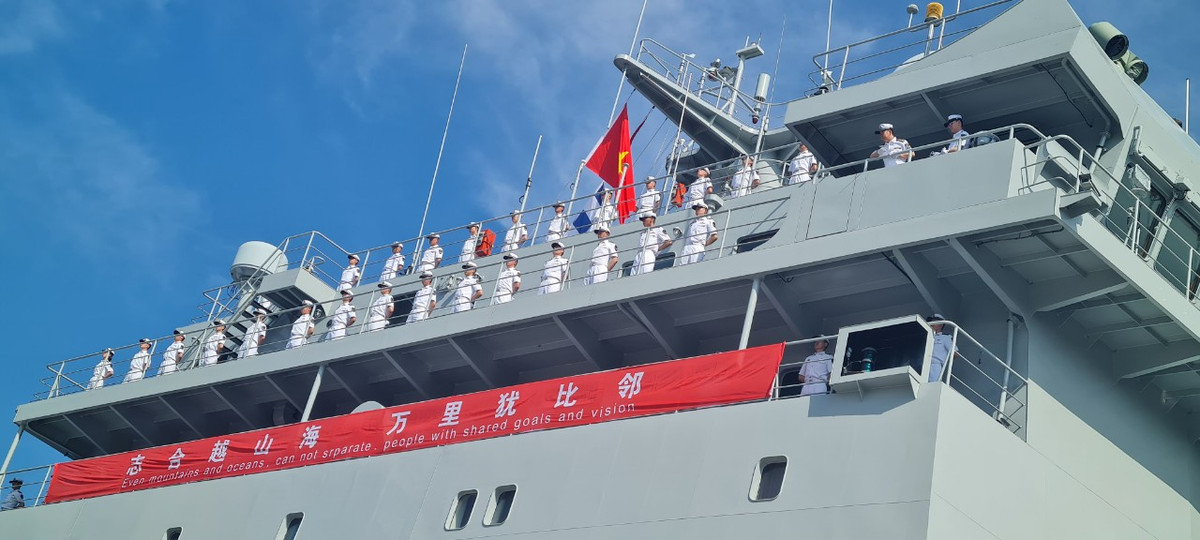 Tàu hải quân Trung Quốc thăm TP. Đà Nẵng - Hình 3 Tau hai quan Trung Quoc tham TP. Da Nang-Hinh-3