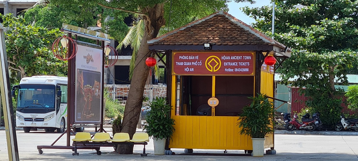 Ghi nhận của PV Báo Tri thức và Cuộc sống, sáng 16/5, tại Hội An có 13 điểm bán vé tham quan.
