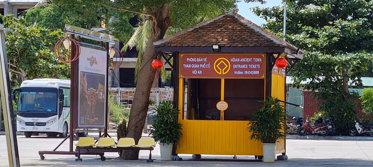 Ghi nhận của PV Báo Tri thức và Cuộc sống, sáng 16/5, tại Hội An có 13 điểm bán vé tham quan.