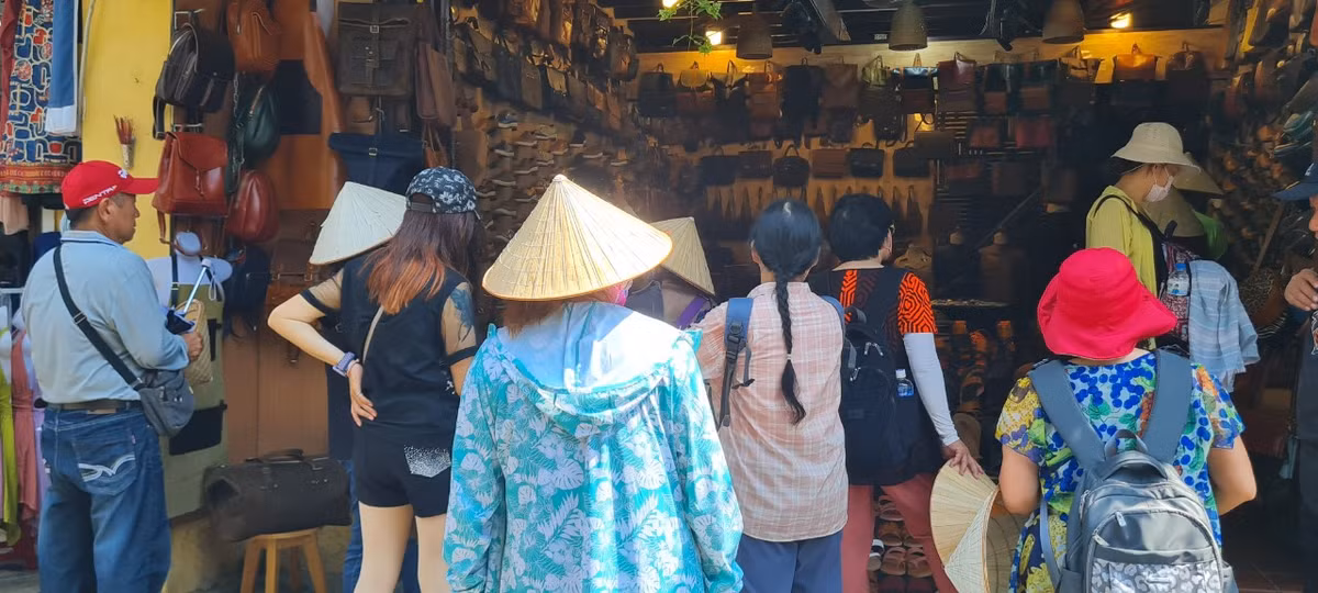 Giá vé hiện tại cũng không quá cao so với nhiều địa điểm nổi tiếng khác trong nước và quốc tế, anh Minh cho biết.