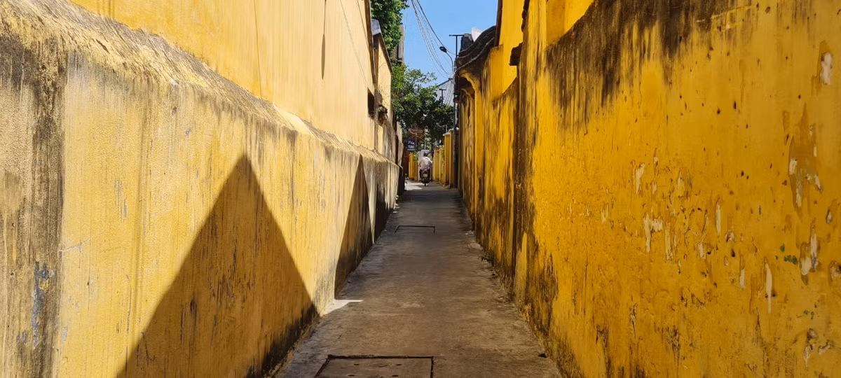 Đồng thời, thành phố Hội An cũng tăng cường lực lượng kiểm soát, bố trí bảng thông tin, chỉ dẫn tại các kiệt, hẻm để du khách nhận biết rõ chủ trương của địa phương.