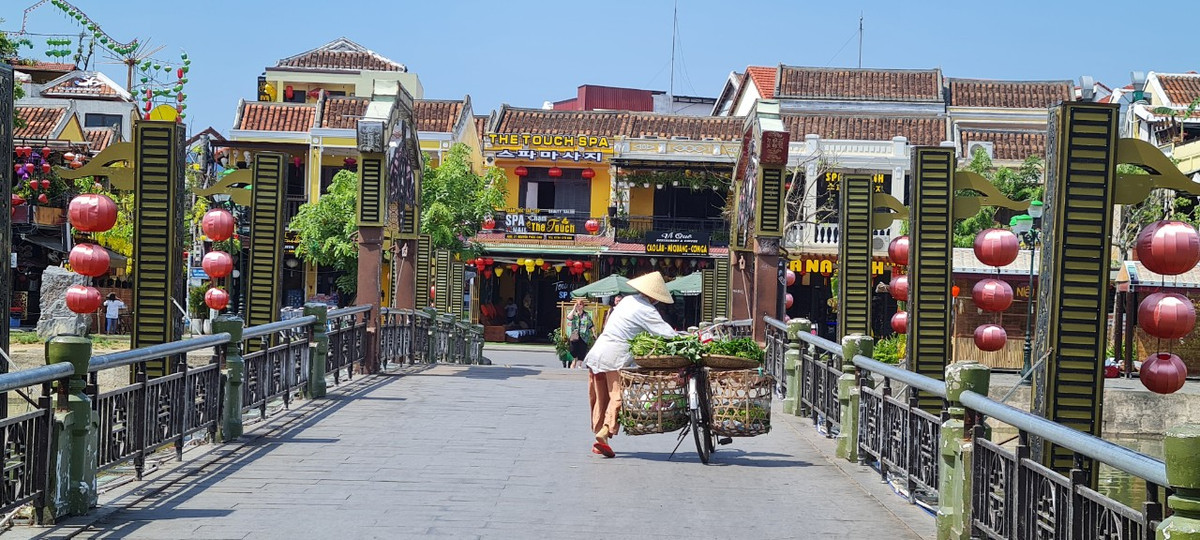 Sau đó, thành phố đã tổ chức lấy ý kiến và đưa ra phương án tăng cường kiểm soát vé tham quan khu phố cổ Hội An, chủ yếu đối với khách đi theo tour, bắt đầu từ 15/5.