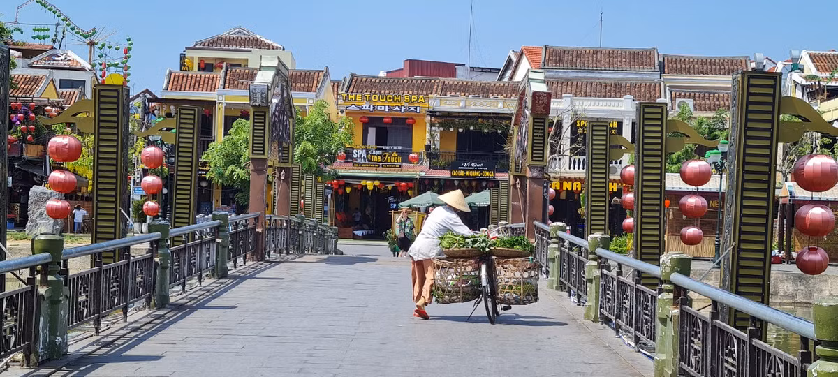 Sau đó, thành phố đã tổ chức lấy ý kiến và đưa ra phương án tăng cường kiểm soát vé tham quan khu phố cổ Hội An, chủ yếu đối với khách đi theo tour, bắt đầu từ 15/5.