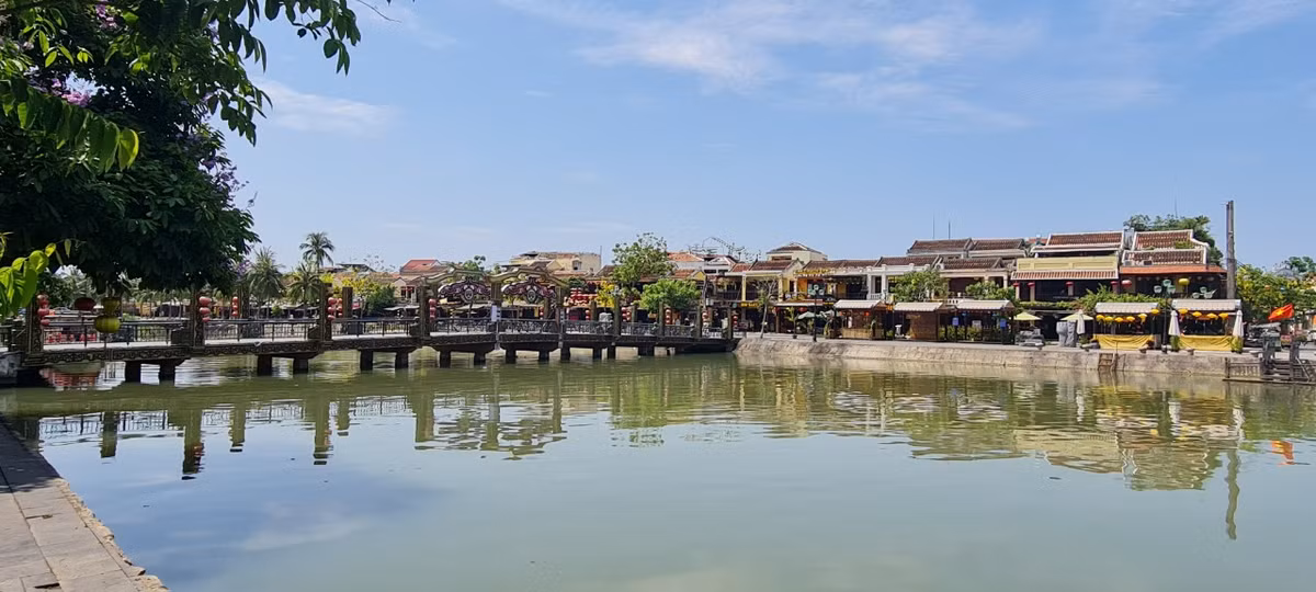 Trước đó, vào đầu tháng 4/2023, thông tin thành phố Hội An xây dựng phương án bán vé tham quan vào khu phố cổ đã nhận được sự quan tâm đặc biệt của du khách, thậm chí, gây "bão" mạng xã hội. Đã có nhiều ý kiến trái chiều về kế hoạch này của thành phố Hội An.