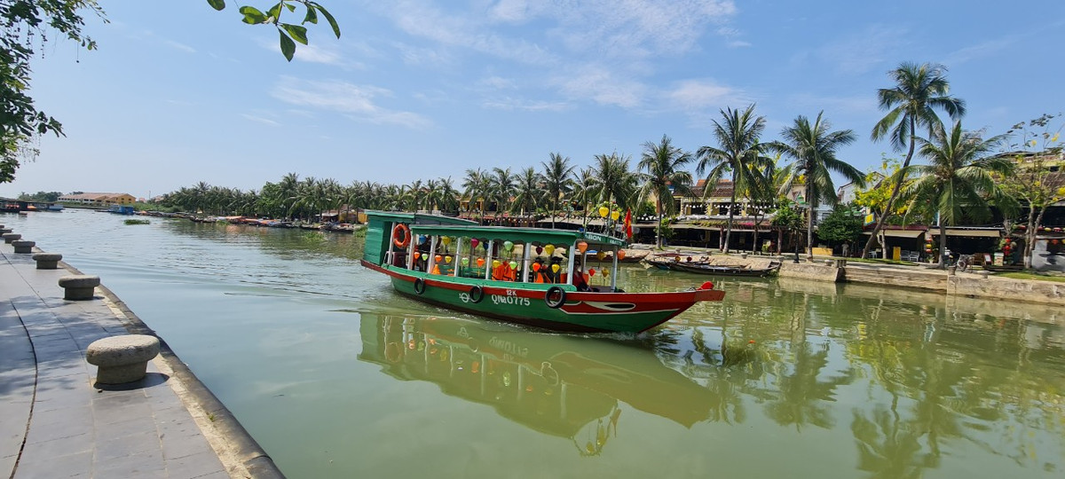 “Với sự chăm chút, cầu thị, lắng nghe, thành phố tin rằng sẽ có sự đồng cảm, chung tay của cộng đồng, du khách để cùng xây dựng Hội An trở thành điểm đến được yêu thích”, bà Cẩm nói.