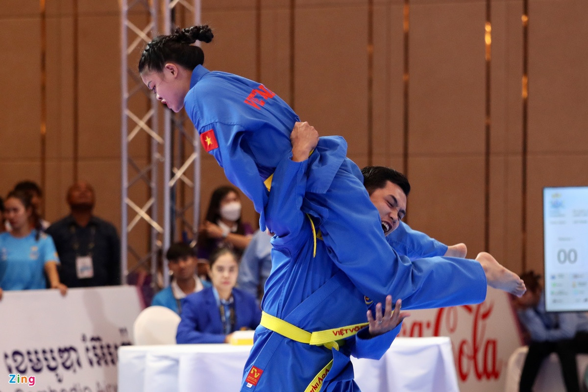 Thoạt đầu không nhiều người nhận ra Trí Linh bị đau khi xem phần thi của tuyển vovinam Việt Nam.