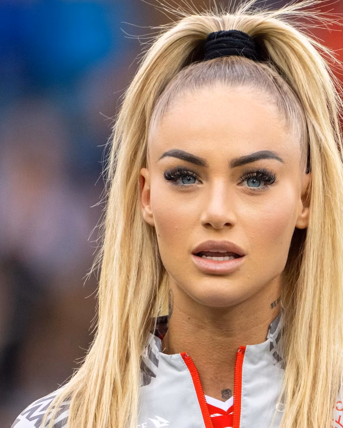 Trong khoảnh khắc mà chưa biết làm sao để thoát thân, Alisha và nhóm bạn may mắn gặp được Rashford. Nhìn thấy Alisha Lehmann gặp rắc rối, Rashford liền yêu cầu nhân viên tại Chinawhite mời cầu thủ của đội nữ Aston Villa và nhóm bạn của cô lên khu vực VIP anh thuê.