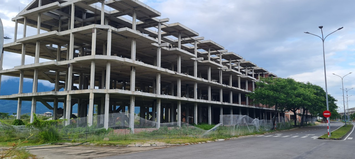 Dường như dự án hội tụ cả sông - núi - biển, ở vị trí đắc địa tại cửa ngõ phía Tây Bắc thành phố Đà Nẵng vẫn đang chìm trong "cơn bĩ cực" chưa từng có của thị trường bất động sản hiện nay.