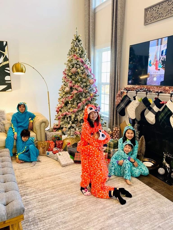 Sau khi chuyển đến ngôi nhà này, thay đổi lớn nhất về cuộc sống mà chị cảm nhận được chính là tình cảm anh chị em của 3 bé (bé trai 13 tuổi, bé gái 9 tuổi, bé trai út 6 tuổi).