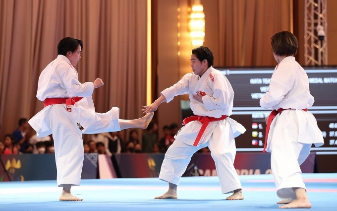 Karate Việt Nam giành huy chương vàng gần như cùng lúc ở 2 nội dung đồng đội nam và đồng đội nữ.