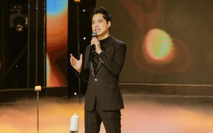 Danh ca Ngọc Sơn.