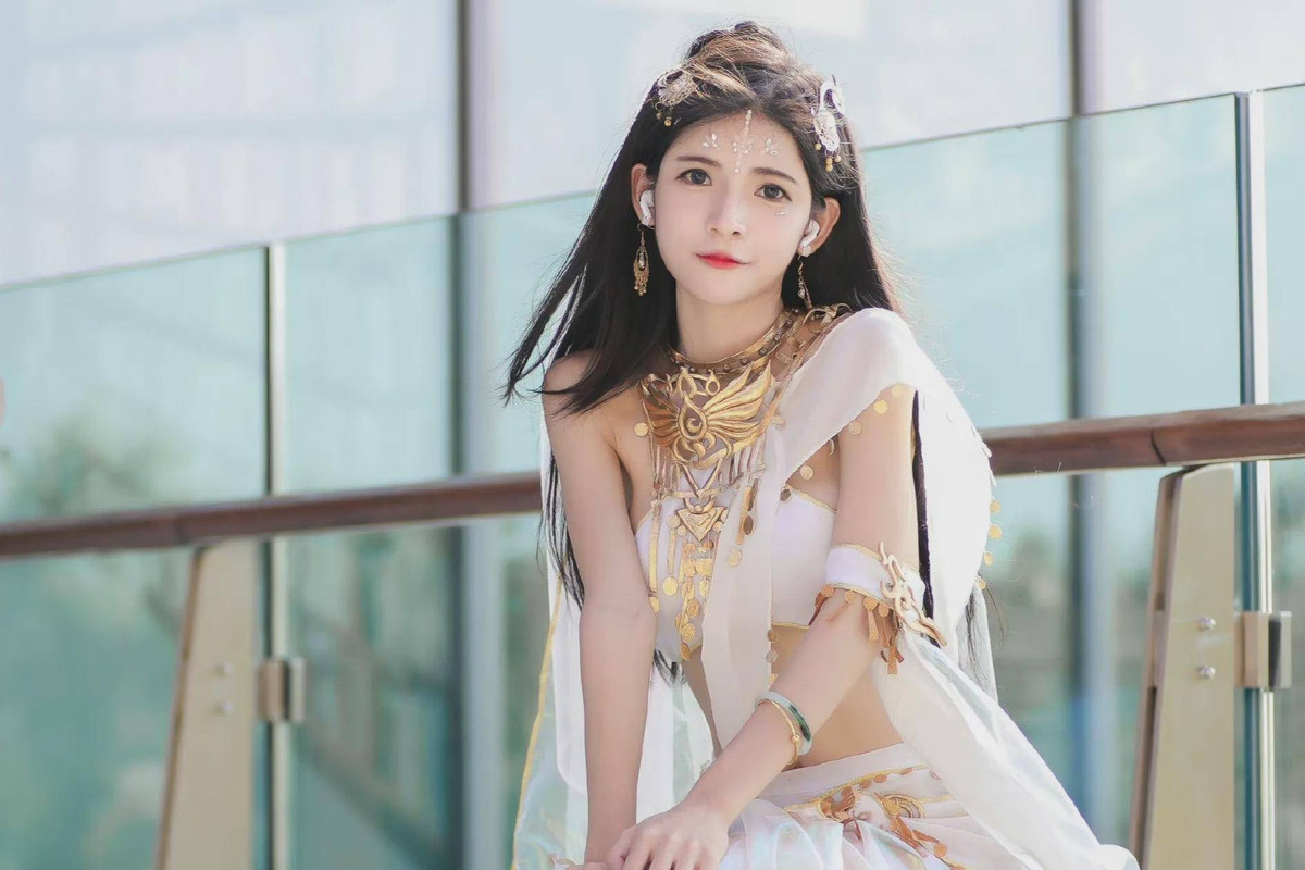 Nu MC noi tieng tung muon tu tu vi lo clip nong gio ra sao?