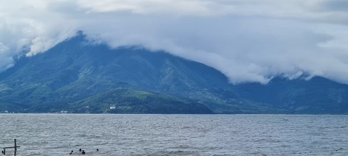 Hải Vân còn có tên là đèo Mây, quanh năm mây phủ tạo nên khung cảnh đẹp mê hồn.