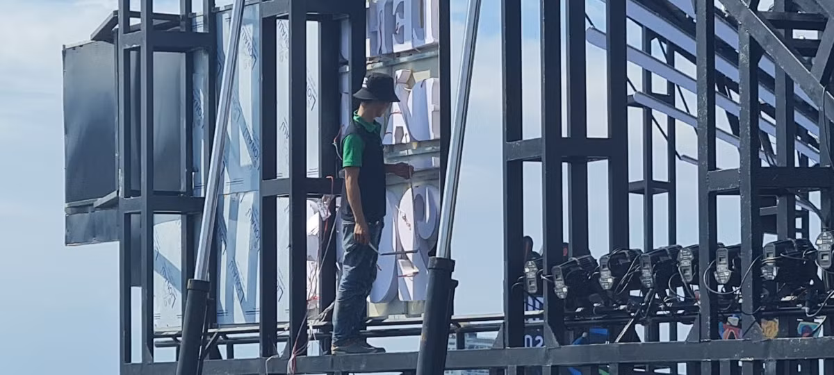 Ban Tổ chức cho biết, năm nay, từ khâu chuẩn bị đến hoàn thiện sân khấu chỉ diễn ra trong hơn 2 tháng, ngắn hơn so với các kỳ lễ hội trước.