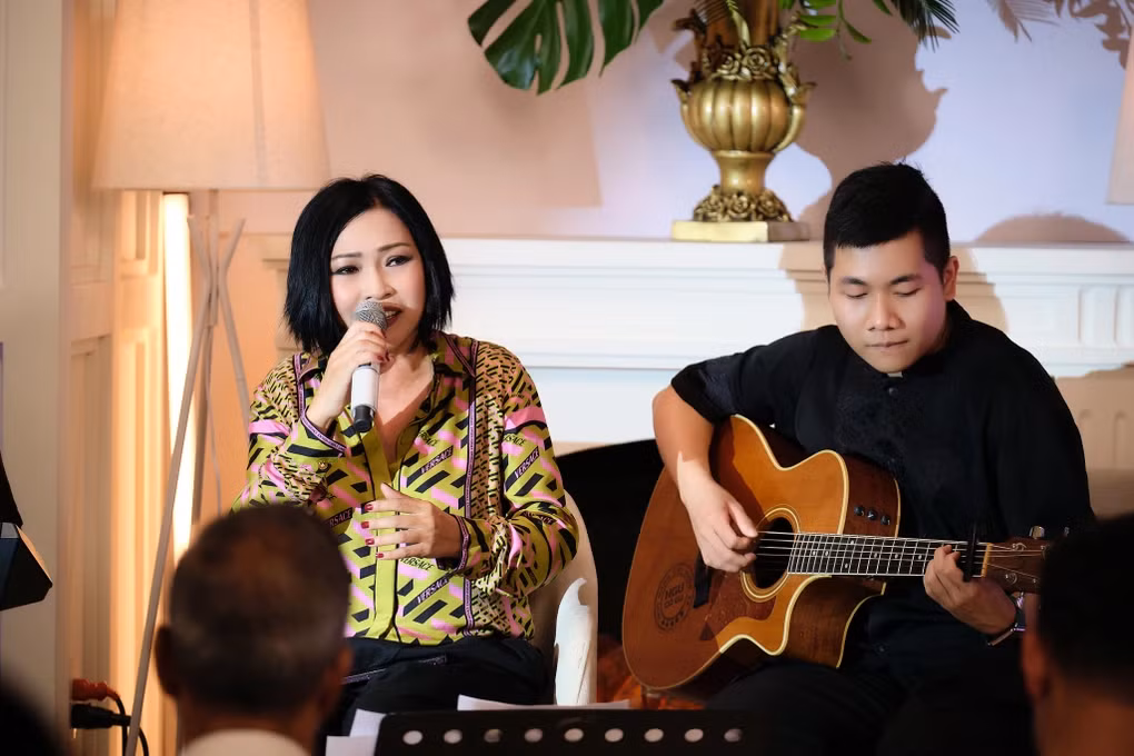 Phuong Thanh ke ve tuoi tho kho nhoc, 17 tuoi sang Campuchia hat vu truong-Hinh-2