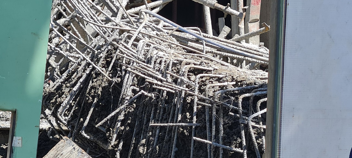 ực lượng cứu hộ, cứu nạn của Công an TP Đà Nẵng mất nhiều giờ để kéo 2 nạn nhân bị vùi lấp dưới lớp bê tông tươi sau vụ sập giàn giáo công trình.