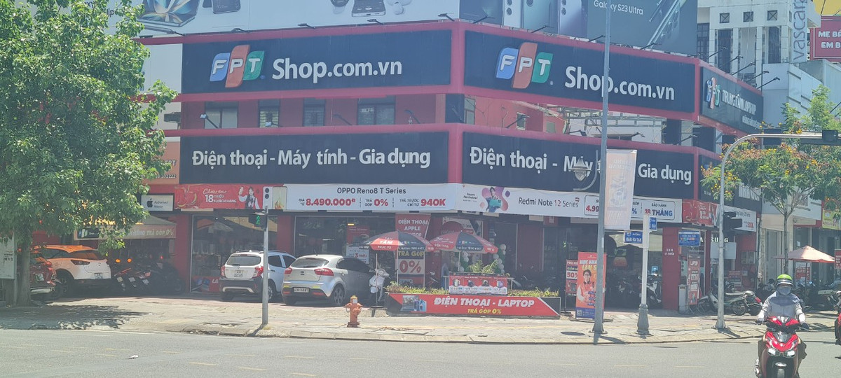 Nhà đất ở số 318 Lê Duẩn (Q.Thanh Khê), đang cho một doanh nghiệp thuê làm nơi kinh doanh hàng điện tử.